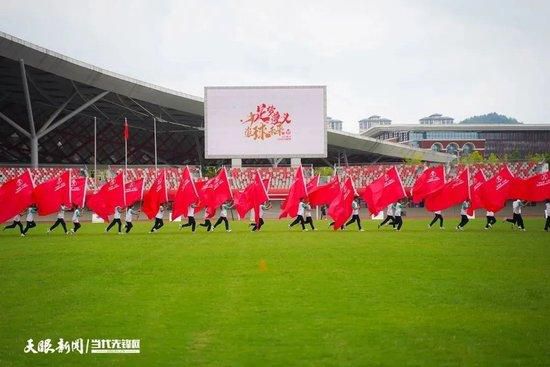 第78分钟，曼联后场出现失误，梅努停球被库杜斯抢断，后者与队友打出配合后拿球晃开角度，随即低射攻破奥纳纳十指关，西汉姆0-2曼联。